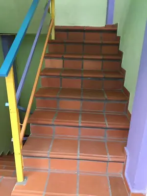 a set of stairs in a house with orange tiles at Apartamento La Esperanza Guatapé in Guatapé