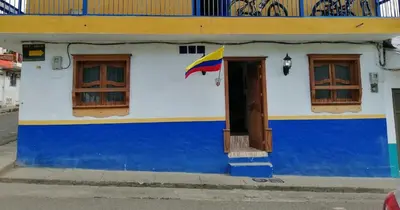 a blue and white building with a flag on it at YoamoJardin ... es como estar en casa in Jardin