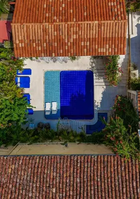 an overhead view of a blue keyboard on a wall at Casa Al Alma in Santa Fe de Antioquia