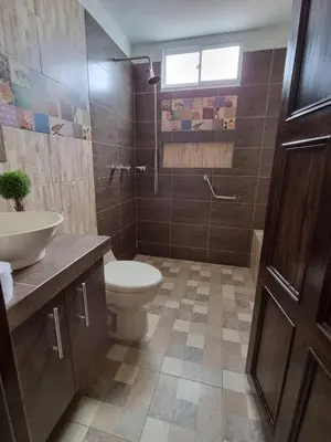 a bathroom with a toilet and a sink at HOSPEDAJE EN ESPLENDOR in Jardin