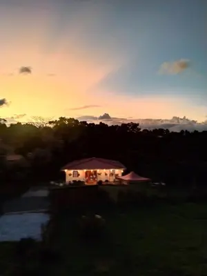 a house with the lights on at sunset at Génesis, un lugar para descansar y disfrutar in Santa Elena