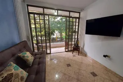 a living room with a couch and a flat screen tv at Apartamento cerca Mall La Central y Estación Tranvía in Medellín
