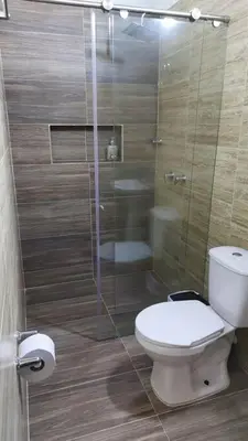 a bathroom with a toilet and a glass shower at El EmAnJe 1 in Jardin
