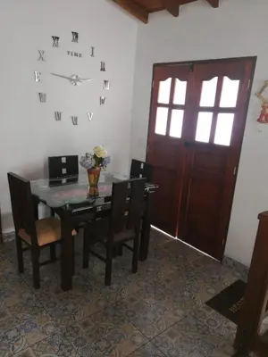 a dining room with a table and chairs and a door at dulce estancia in Jardin