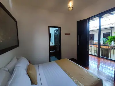 a bedroom with a bed and a large window at Hotel Boutique La Leyenda 1860 in Salamina
