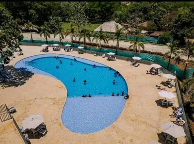 an overhead view of a swimming pool at a resort at Apartamento Citadela Di Sole Santa fe De Antioquia in Santa Fe de Antioquia