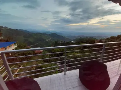 a balcony with a view of the mountains at Apartamento Campestre y Turístico con Garaje y Mirador in Manizales