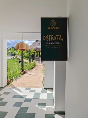a sign on the side of a building at Hotel Arbóreo Doradal in Doradal