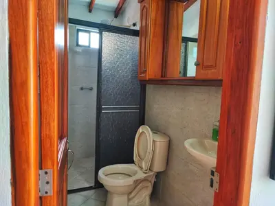 a bathroom with a toilet and a sink at Apartamentos con estacionamiento cerca al parque in Támesis