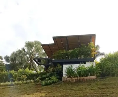 a house with plants on the side of it at Verdes Hábitat Glamping in Palestina