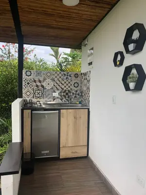 a kitchen with a stove and a wall at Verdes Hábitat Glamping in Palestina