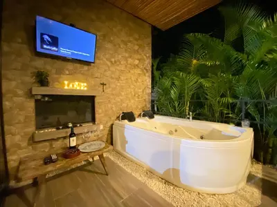 a large bath tub in a room with a tv at Verdes Hábitat Glamping in Palestina