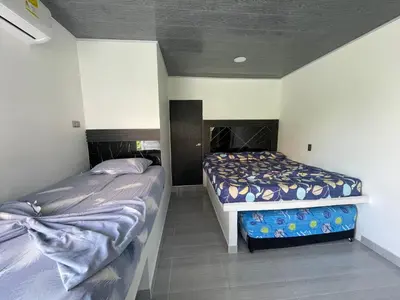 two beds in a room with twoperate beds at Apartamento vacacional Galeon Doradal in Doradal