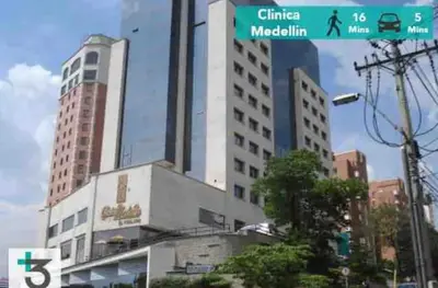 a street sign in front of a tall building at Económica Suite en sector Manila el Poblado M102 By Roots Rentals in Medellín