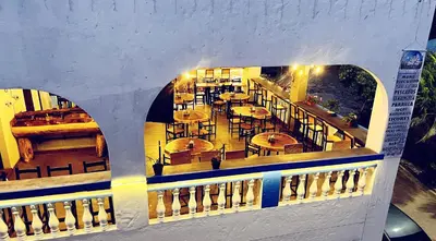 an overhead view of a restaurant with tables and chairs at Cabaña Santorini Colombiano in Puerto Triunfo