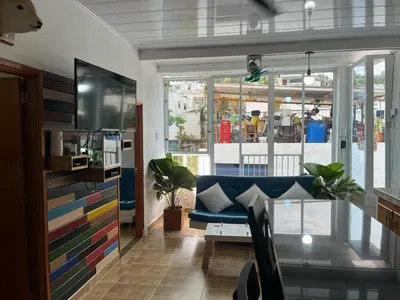 a living room with a blue couch and a window at Cabaña Santorini Colombiano in Puerto Triunfo