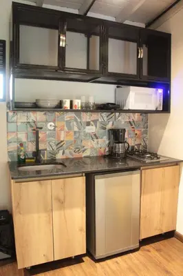 a kitchen with a stove and a counter top at Apartamento en el Poblado, permite mascota FRN102 By Roots Rentals in Medellín