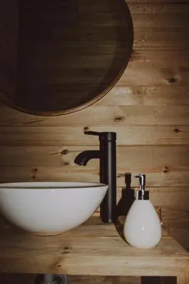 a bathroom with a white sink and a mirror at Cabañas Refugio Himalaya in Guatapé