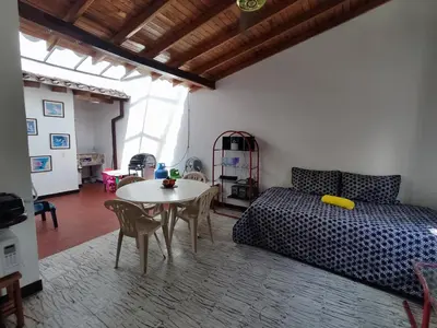 a living room with a bed and a table at Cabaña 52 en la Aldea Doradal Santorini Colombiano in Doradal