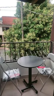 a table and two chairs on a balcony at AMPLIO APARTAMENTO AMOBLADO SECTOR LAURELES-ESTADIO Paris in Medellín