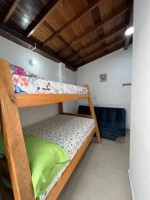 a bunk bed in a room with a bunk bedutenewayangering at APARTAMENTO AMOBLADO SECTOR LAURELES-ESTADIO hasta 8 personas - Londres in Medellín