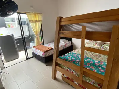 two bunk beds in a room with a window at APARTAMENTO AMOBLADO SECTOR LAURELES-ESTADIO hasta 8 personas - Londres in Medellín