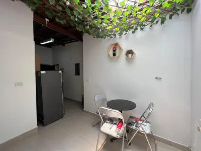 a table and chairs in a room with a ceiling at APARTAMENTO AMOBLADO SECTOR LAURELES-ESTADIO hasta 6 personas - Praga in Medellín