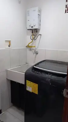 a small kitchen with a sink and a machine at Apartamento remodelado enLaureles 300mbps internet in Medellín
