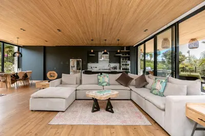 a living room with a couch and a table at Villa al lado de la represa de Guatapé con jacuzzi y cancha de tennis privada in El Peñol