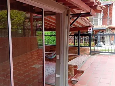 a pavilion with a bench in front of a building at Cabaña con aire acondicionado San Jeronimo in San Jerónimo