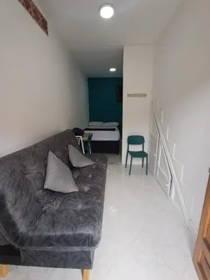 a living room with a couch and a bed at Confortable Habitación en Apartamento Amoblado Jardin in Jardin