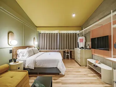 a hotel room with a bed and a tv at The Somos Flats Provenza in Medellín