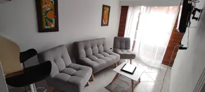 a living room with two chairs and a couch at Hermoso Apartamento Ubicado en Zona Céntrica de Medellín in Medellín