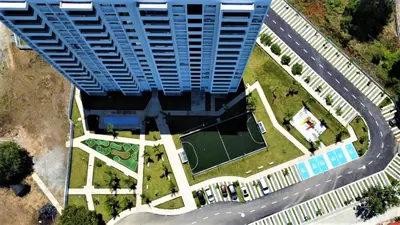 an overhead view of a large building with a tennis court at Apartment cerca centro histórico Sta Fe Antioquia in Santa Fe de Antioquia