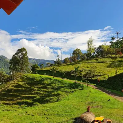 a grassy field with a hill in the distance at Hospedaje Campestre El Rancho de Jero in Jardin