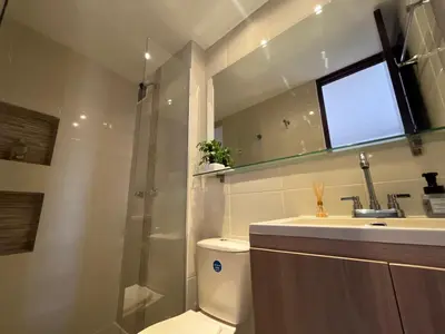 a bathroom with a toilet and a sink and a shower at Hermoso y confort Apto en Medellín Cerca al Metro in Medellín