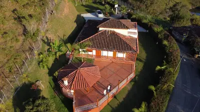 an overhead view of a house with an umbrella at Finca-hotel Montecarlo Guatape by Hope in Guatapé