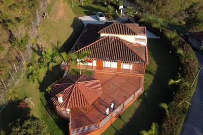 an overhead view of a house with an umbrella at Finca-Hotel Montecarlo Guatape by Hope in Guatapé