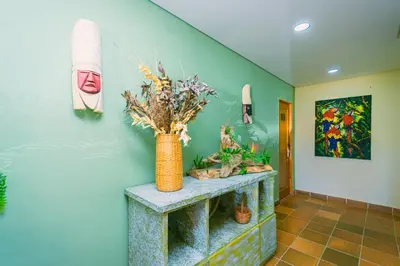 a room with a vase with flowers on a wall at Hotel Bambu Guatape in Guatapé