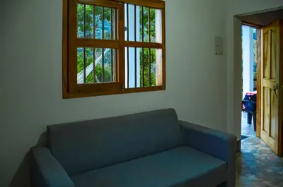 a blue couch in a room with a window at Encanto! Casa de campo en Café de la Cima in Fredonia
