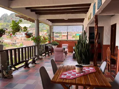 a patio with a table and chairs on a balcony at Loft Terraza Jericó in Jericó