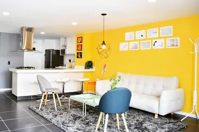 a living room with a white couch and a kitchen at Espectacular Apt de 3 habitaciones Deluxe! in Envigado