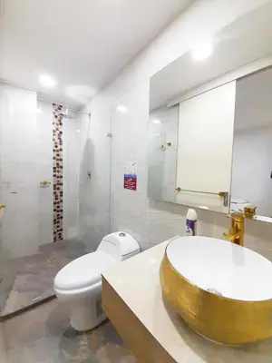 a bathroom with a tub and a toilet and a sink at Precioso apartamento en Medellín con parqueadero gratis laure in Medellín