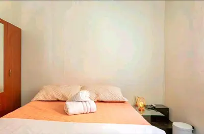 a bedroom with a bed with two towels on it at Hermosa Habitación in Medellín