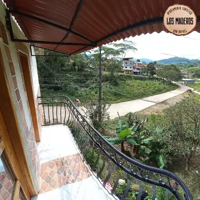 a staircase on a house with a balcony at Los Maderos San Rafael Antioquia Apartamento Turístico in San Rafael
