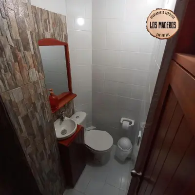 a small bathroom with a toilet and a sink at Los Maderos San Rafael Antioquia Apartamento Turístico in San Rafael
