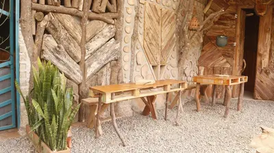a room with two wooden benches next to a wall at hospedaje rural finca cafetera La Maloka in Jardin