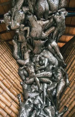 a group of frogs on top of a ceiling at Hotel PIA Colombia in Marinilla