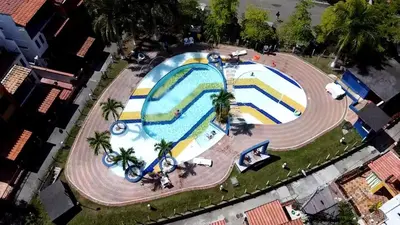 an overhead view of a large swimming pool at Apartasol en San Jerónimo, Ciudadela del Sol - Cammar in San Jerónimo