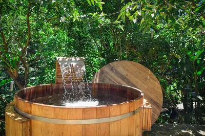 a wooden tub with a water fountain in it at Cerro Tusa Springs in Venecia
